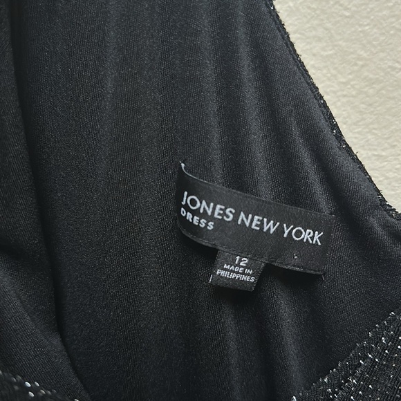 Jones New York holiday dress. - Picture 3 of 7